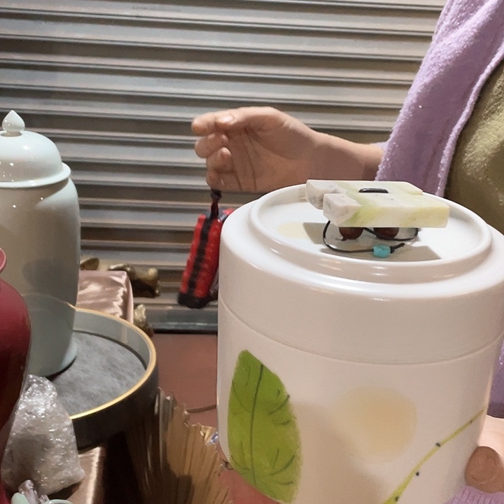 陶瓷花瓶，仿真绿植。