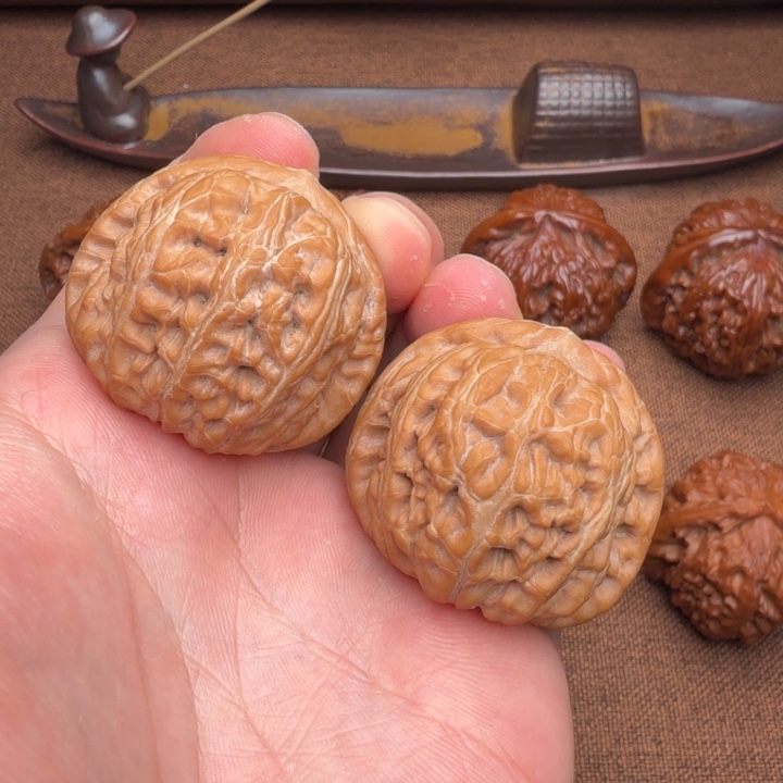 文玩核桃吊坠元宝40