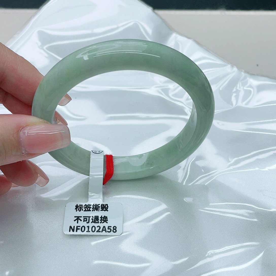 翡翠手镯未镶嵌正58