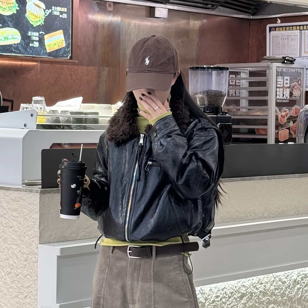 韩系羊羔毛拼接翻领皮羽绒夹克外套