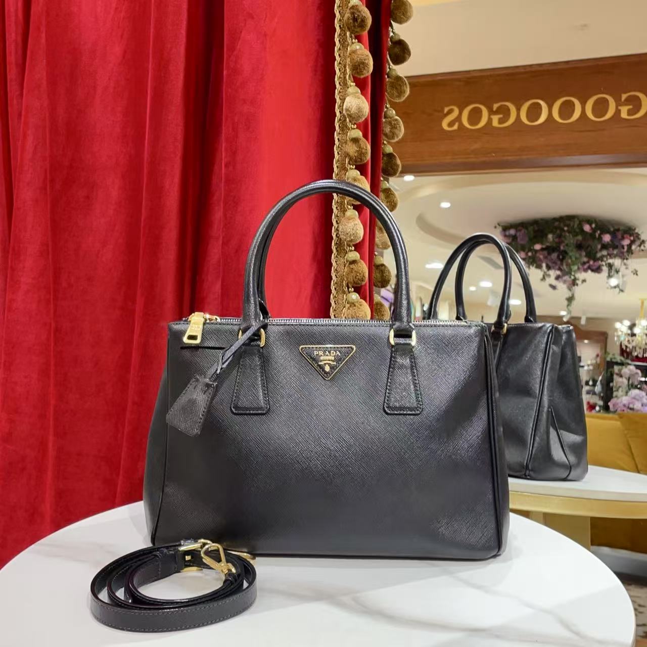95新 Prada/普拉达 GGS萌萌丨杀手包中号黑金牛单肩包/37258414
