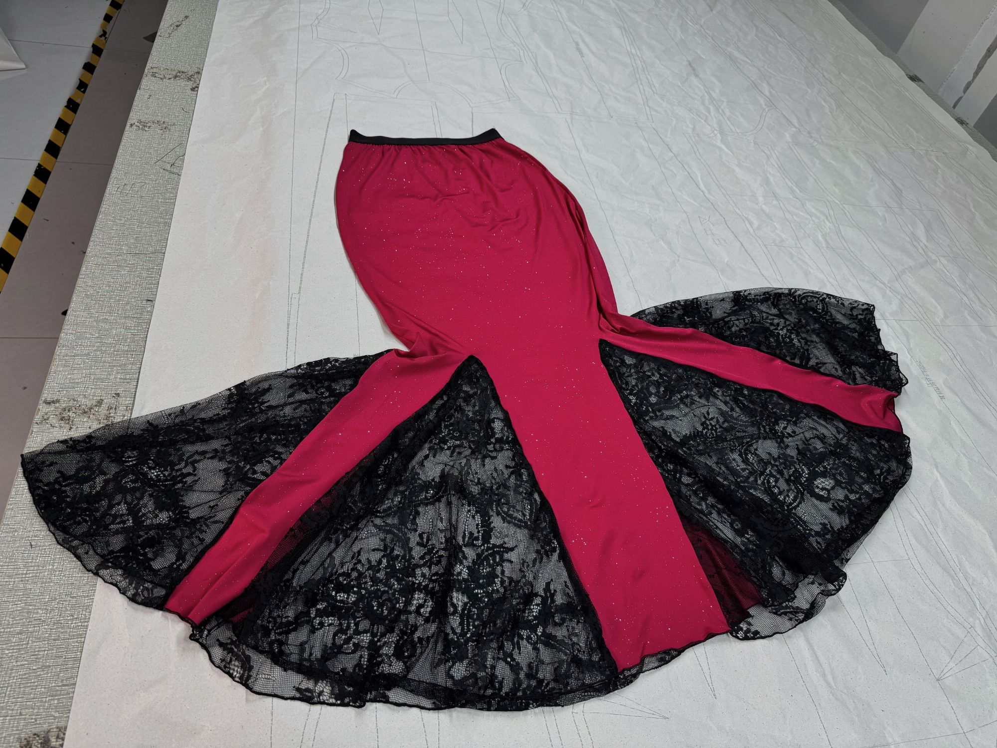 四月芳菲【步步红莲】原创自制酒红色洒金高弹超大鱼尾旗袍衬裙