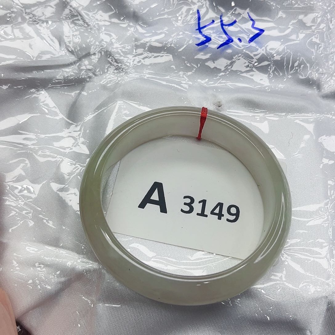 翡翠手镯未镶嵌多样性