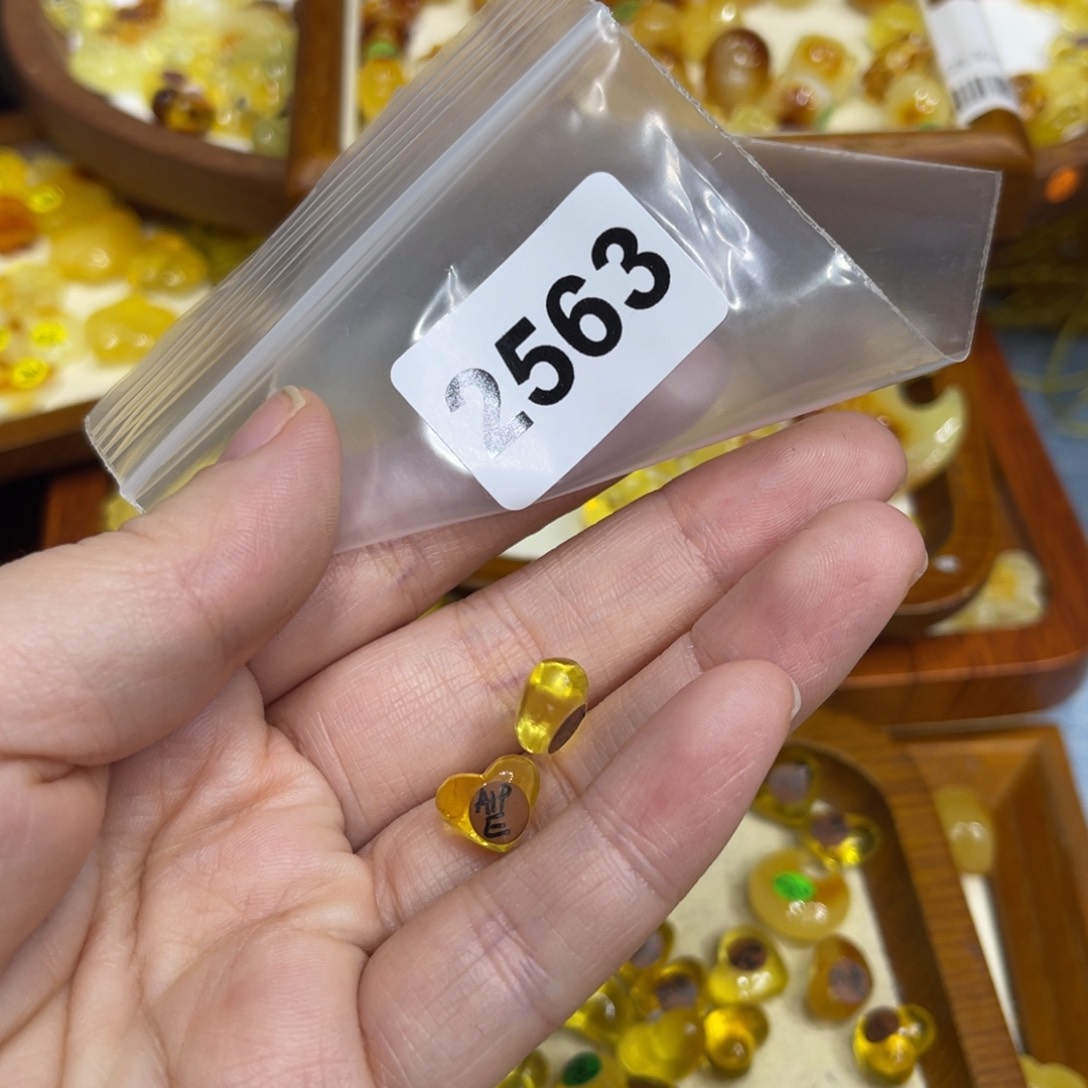 琥珀珠宝奇石未镶嵌