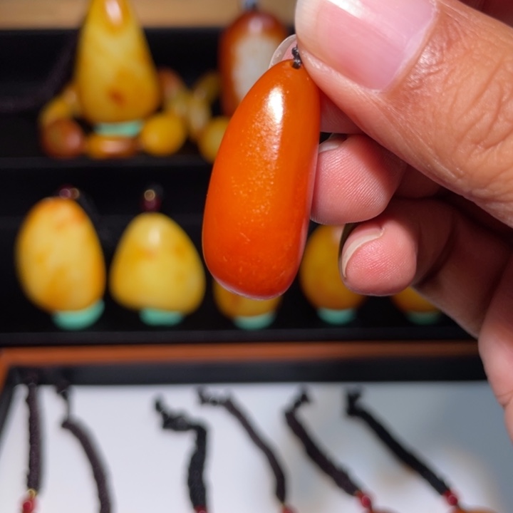 叶***风和田玉未镶嵌颈饰