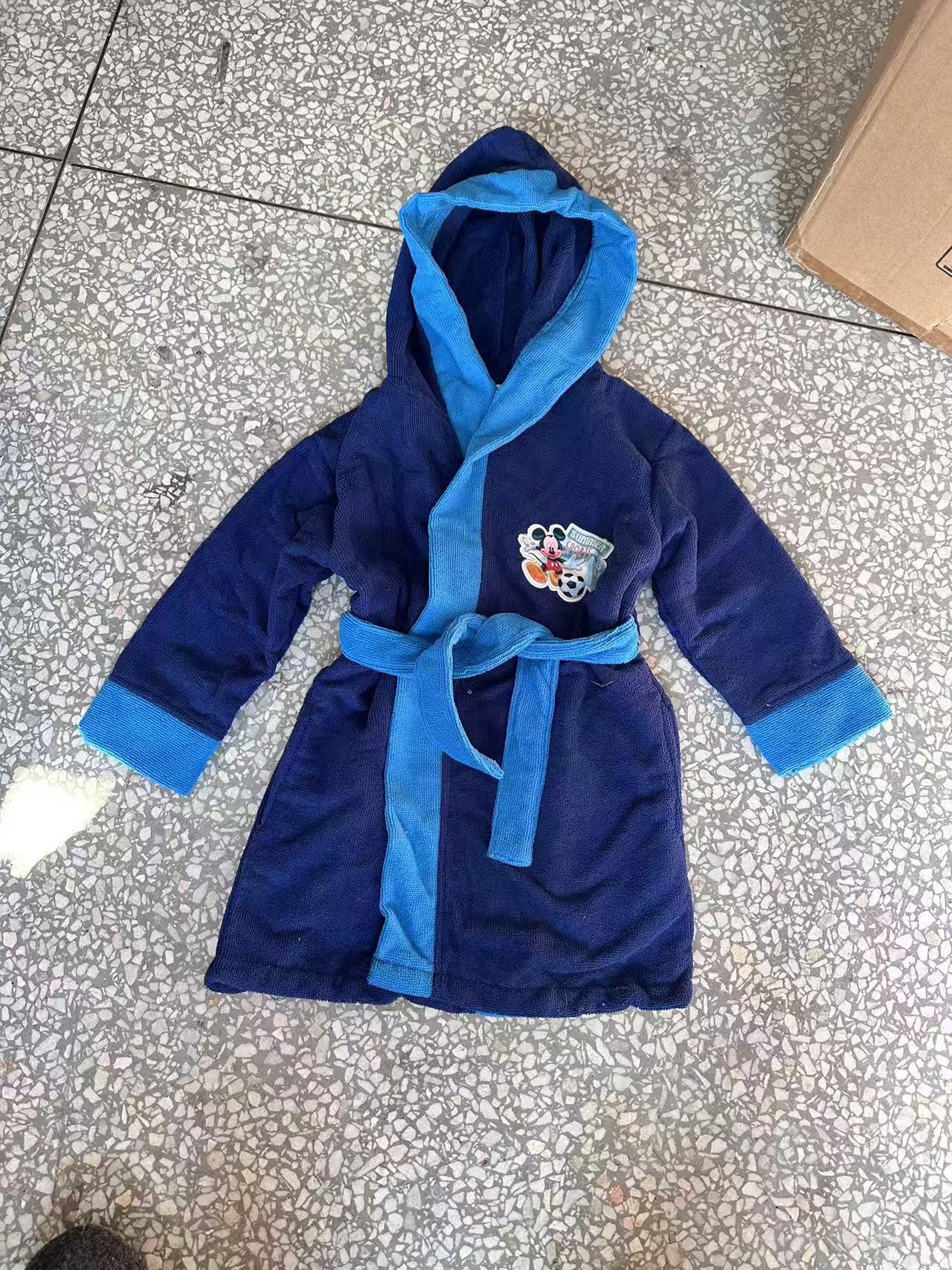 《兵哥外贸》3楼深蓝色连帽小孩浴袍 发一件