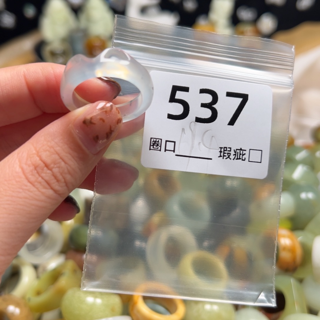小***子蛇纹石玉未镶嵌戒指