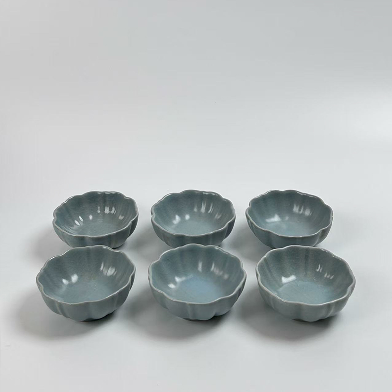 天蓝色汝窑品茗杯