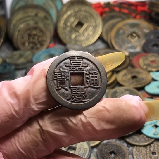 笑***。铜现代仿制工艺品嘉