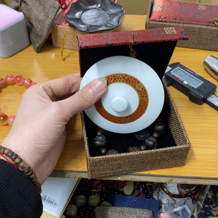 瓷片哈中古工艺品一件