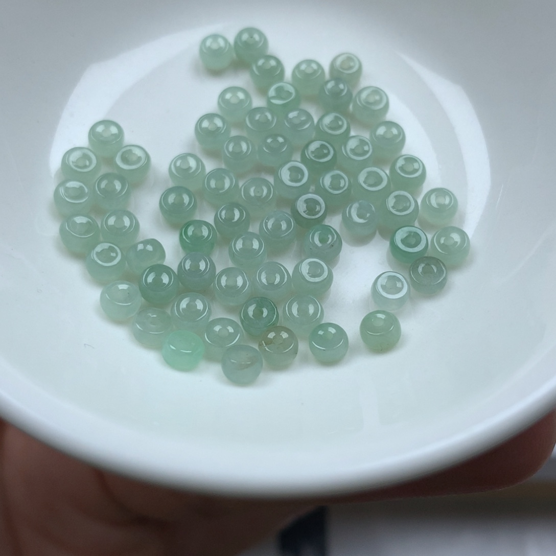 翡翠颈饰未镶嵌卡2✖️4算盘。60颗 