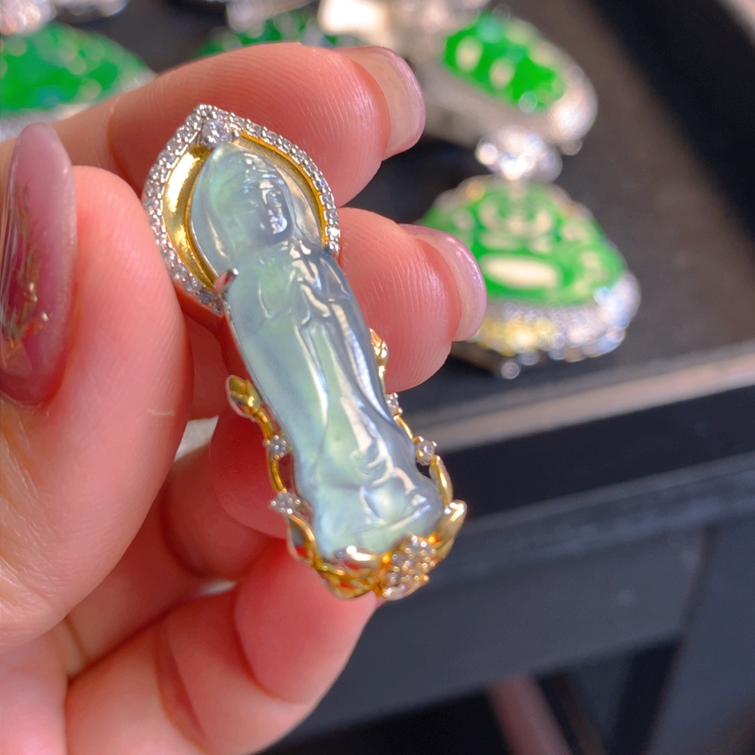 翡翠颈饰未镶嵌翡翠