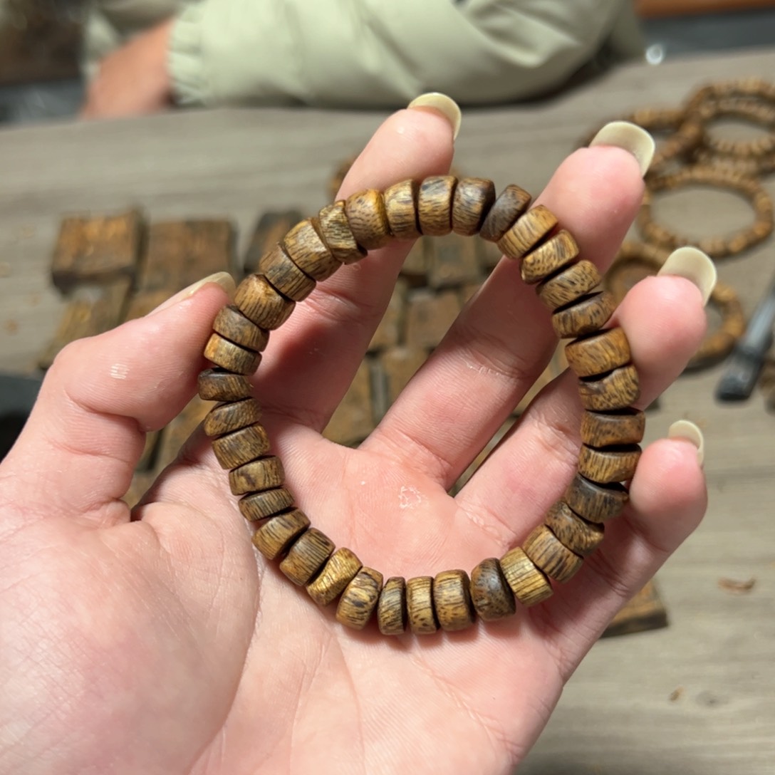 沉香木手串金莎叶片珠10.5克