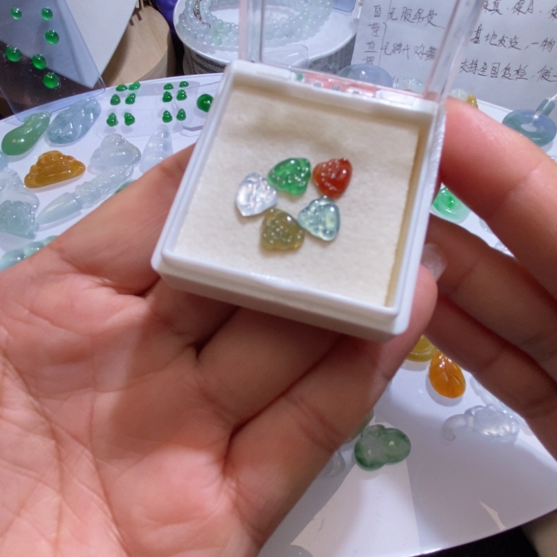 未镶嵌定制翡翠翡翠