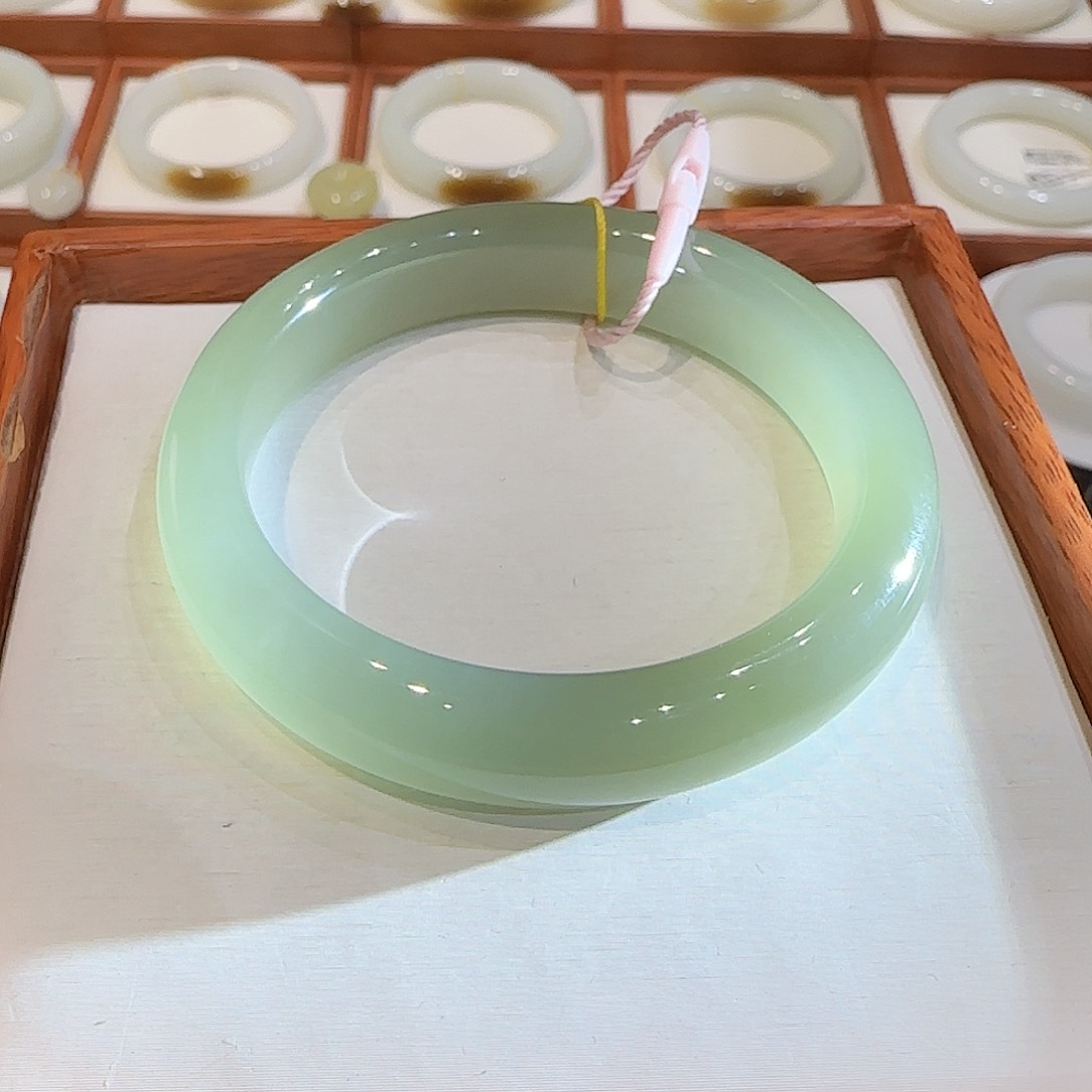 和田玉手镯未镶嵌冰猫绿底晴51 52 53