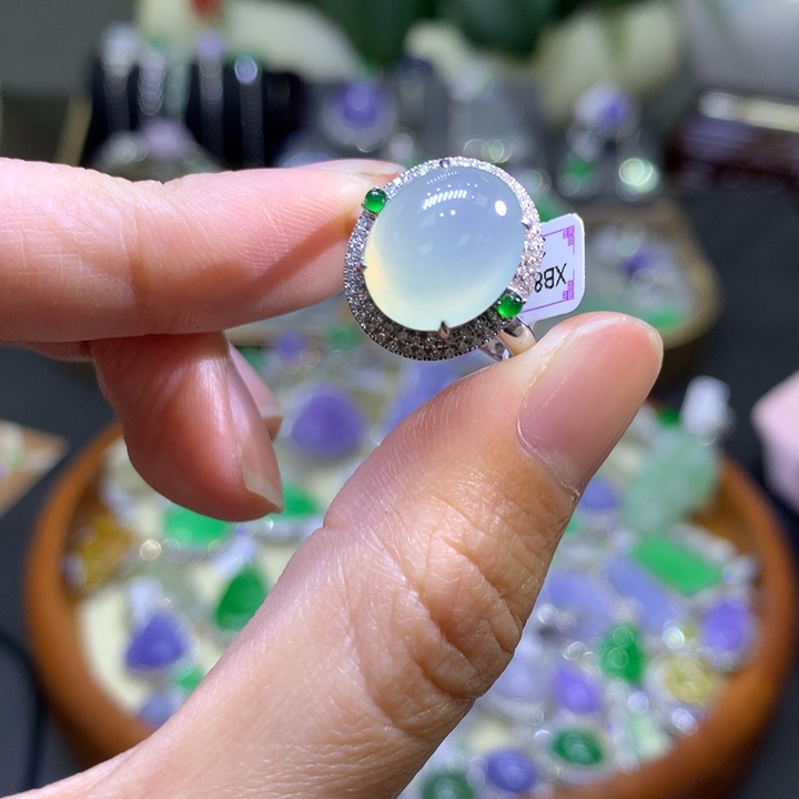 翡翠颈饰18K金镶嵌翡翠吊坠项链