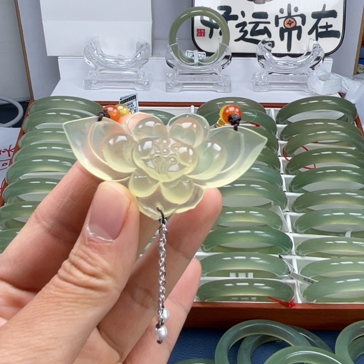 透闪石-蛇纹石玉手镯未镶嵌