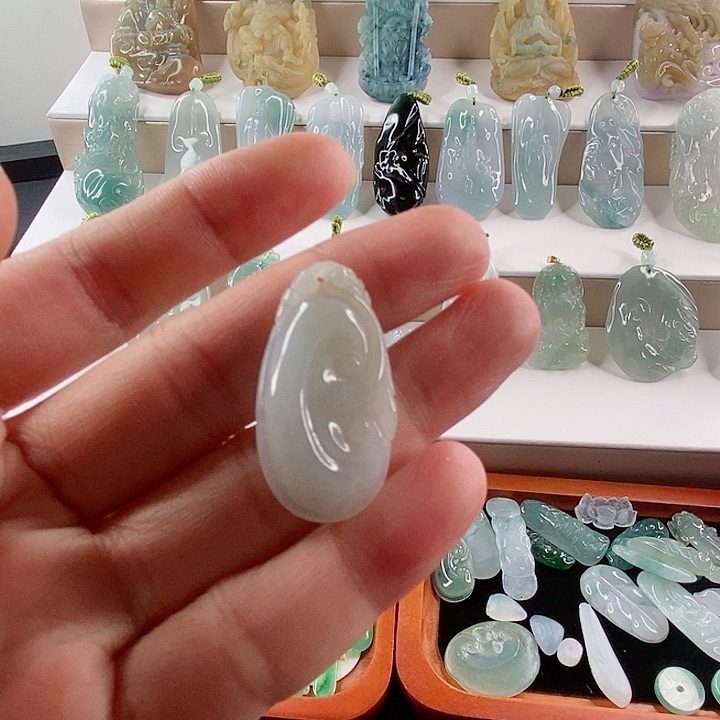 颈饰未镶嵌翡翠天然翡翠