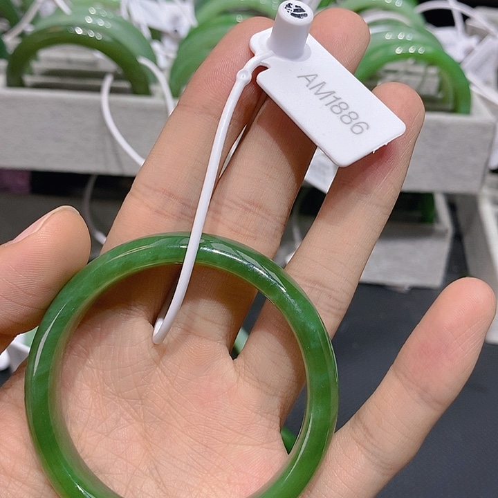 和田玉（碧玉）未镶嵌手镯