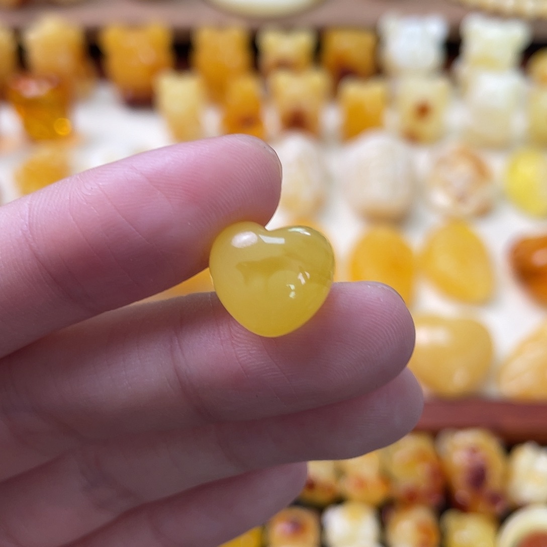 琥珀珠宝奇石未镶嵌