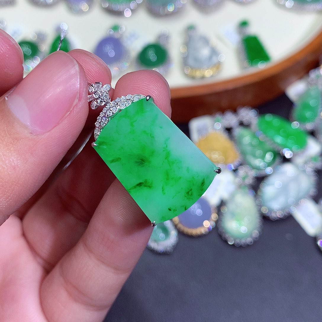 翡翠吊坠(不含链)18K金镶嵌