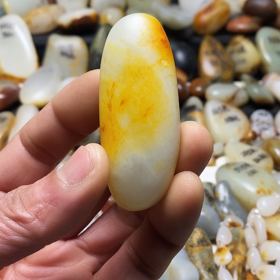 和田玉颈饰未镶嵌吊坠