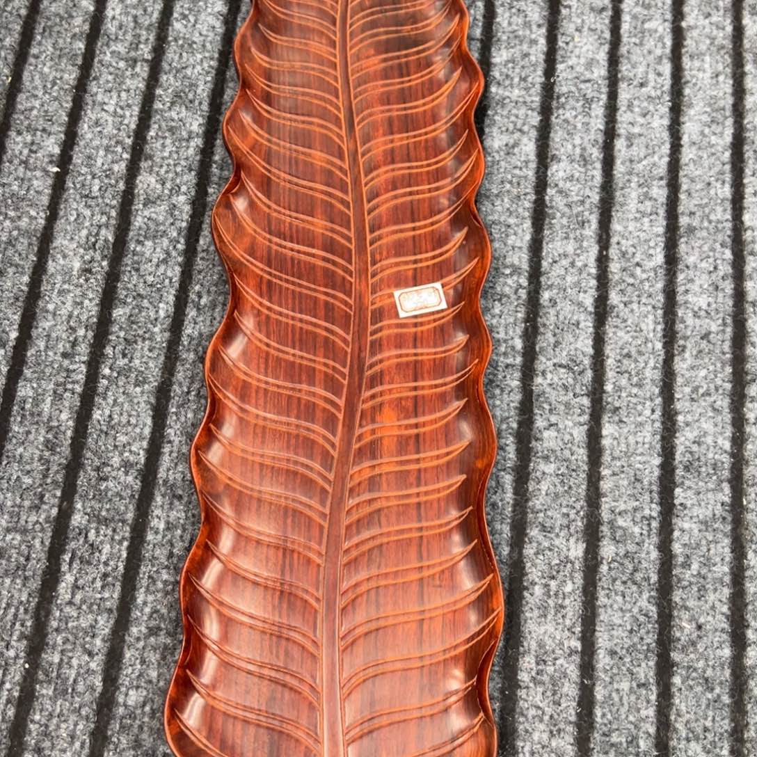 甲****紫檀木芭蕉叶造型茶盘