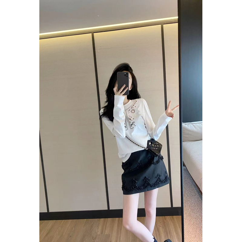 M1499【库存勿动】领口镂空设计圆领白色长袖T恤 衣长59款号UF81213