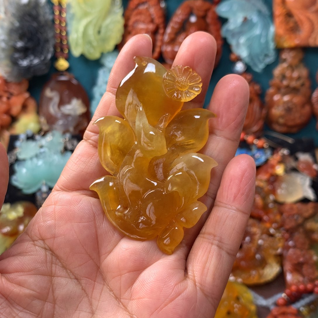 蛇纹石玉挂坠未镶嵌