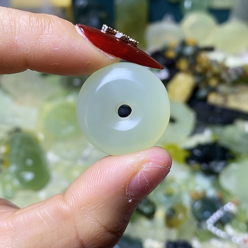 【闪购商品】蛇纹石玉颈饰未镶嵌