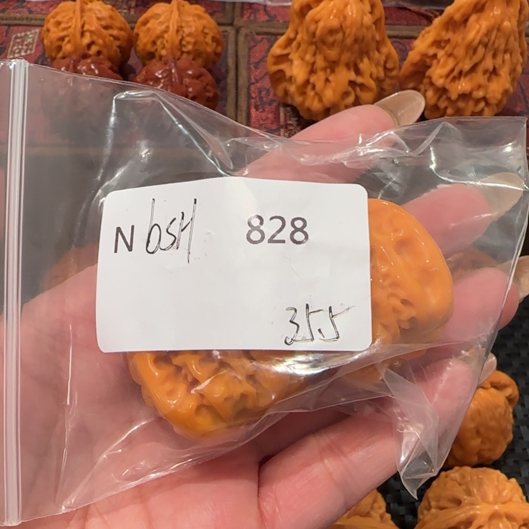 桃核吊坠皓***照白狮子35精品