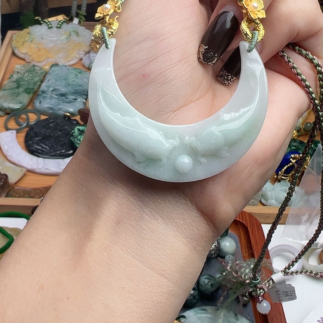 翡翠吊坠(赠链)未镶嵌吊坠58