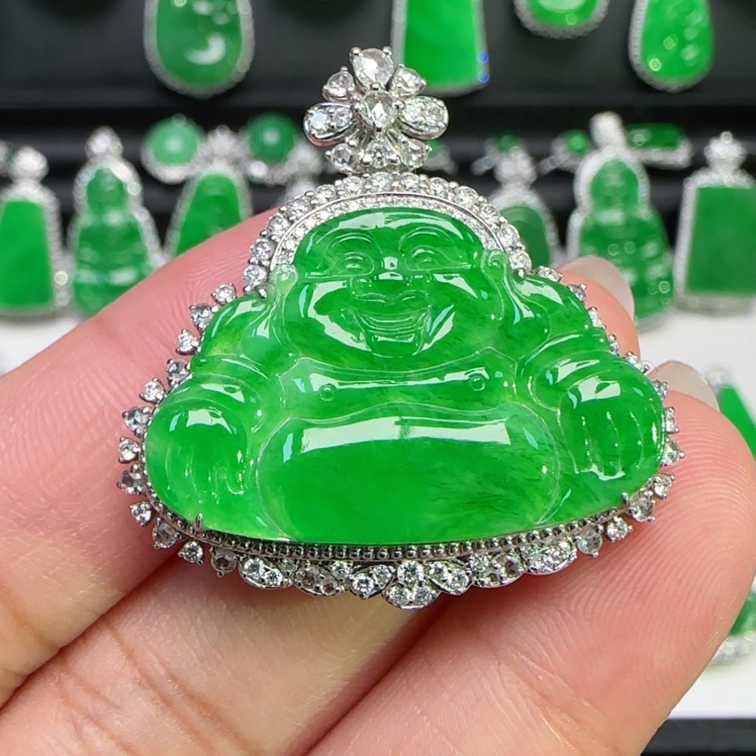 翡翠18K金镶嵌颈饰吊坠