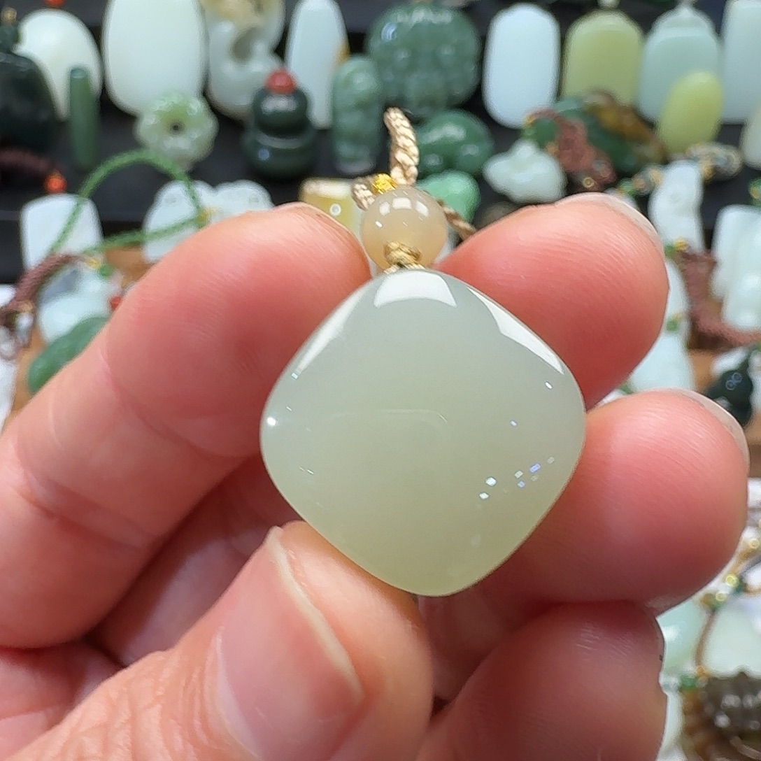 和田玉未镶嵌颈饰