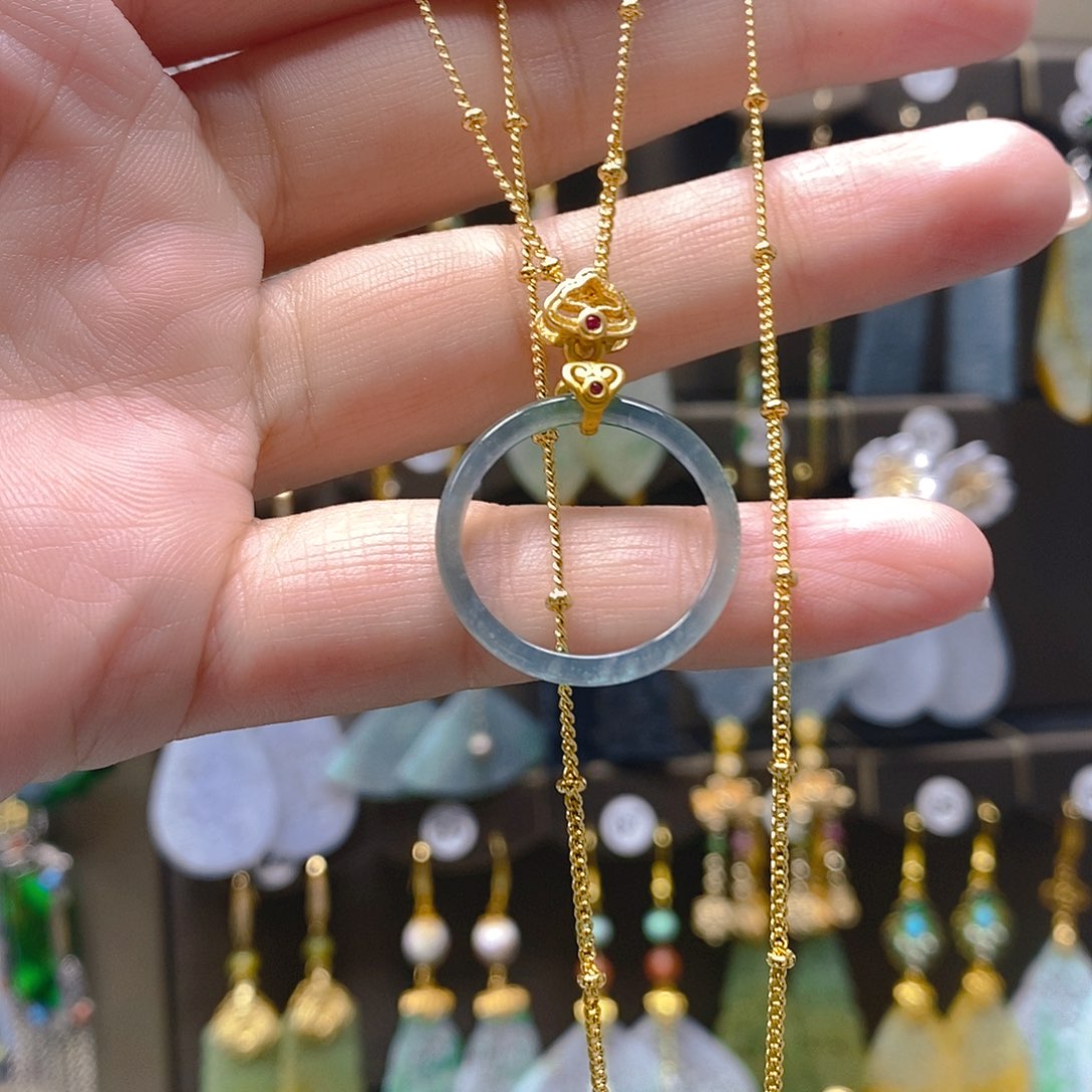 未镶嵌翡翠耳饰翡翠