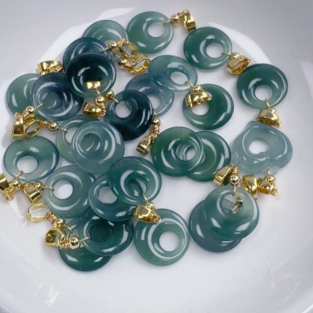 翡翠散珠公主扣一对