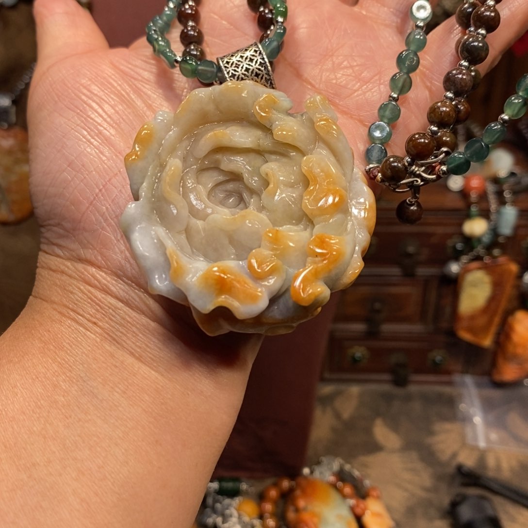 翡翠吊坠(赠链)未镶嵌