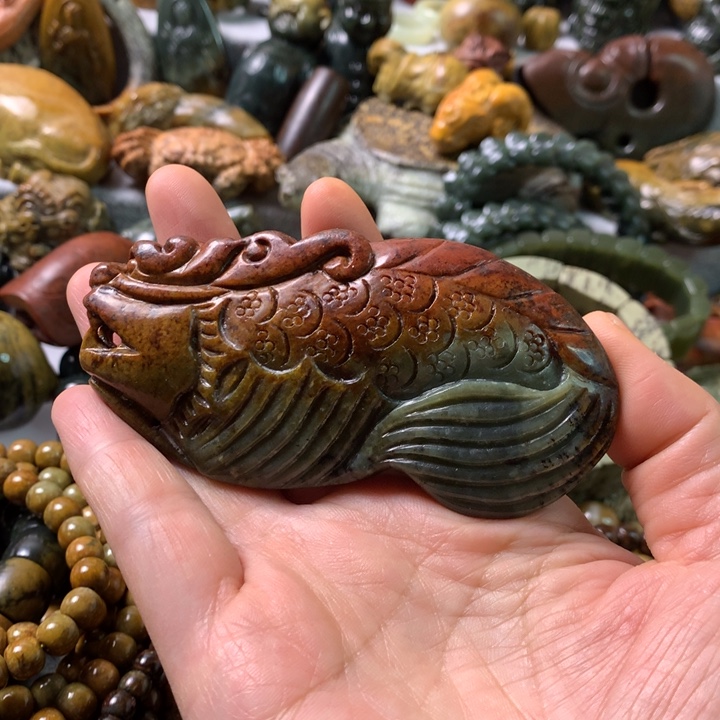 未镶嵌岫岩河磨玉（透闪石质玉）把件