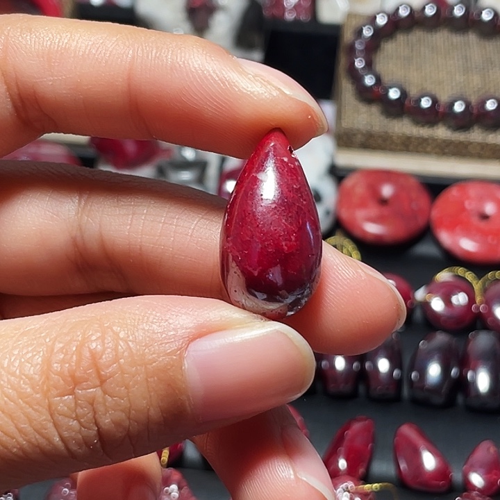 天然辰砂 原矿水滴吊坠13.2克