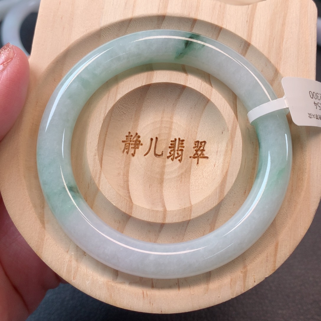 翡翠手镯未镶嵌54圈口