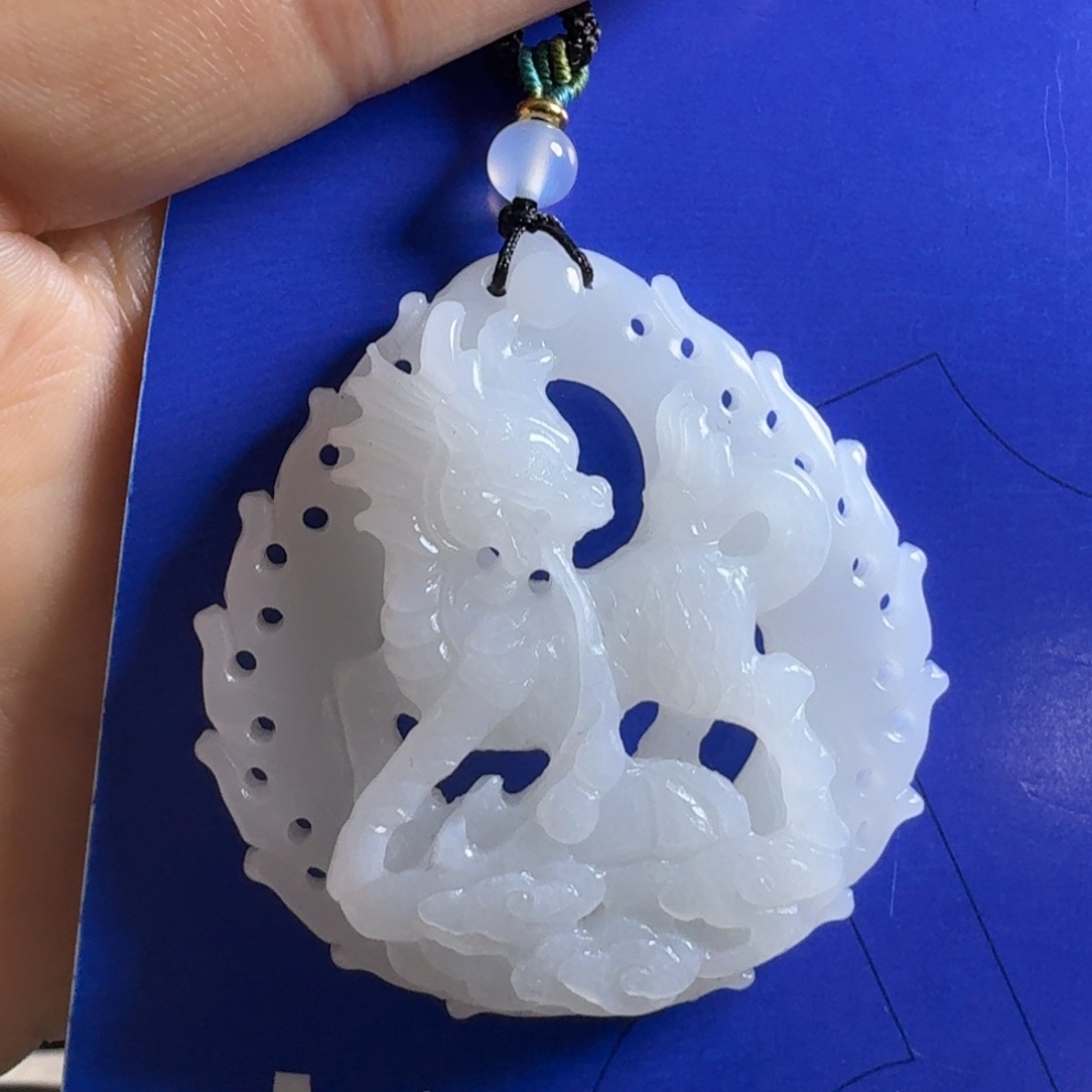 和田玉挂件未镶嵌麒麟踏祥云