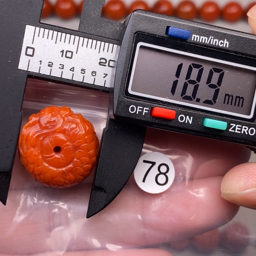 南红玛瑙未镶嵌配饰有瑕疵