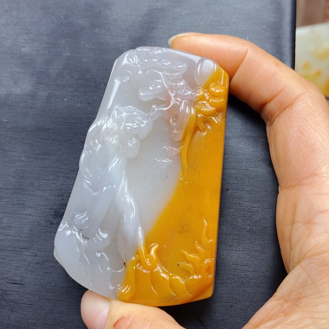 石英质玉（黄龙玉）颈饰未镶嵌