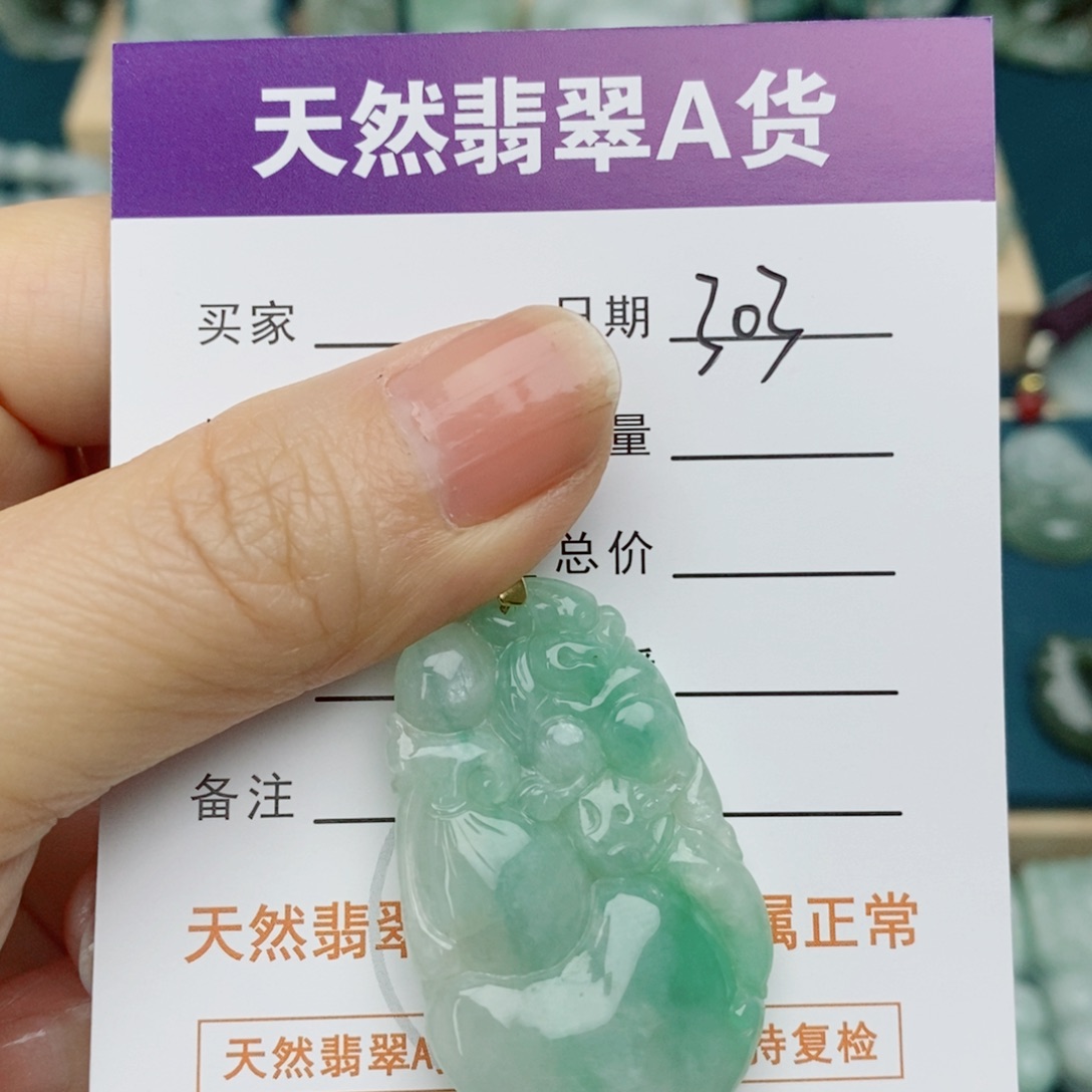 翡翠未镶嵌颈饰葫芦