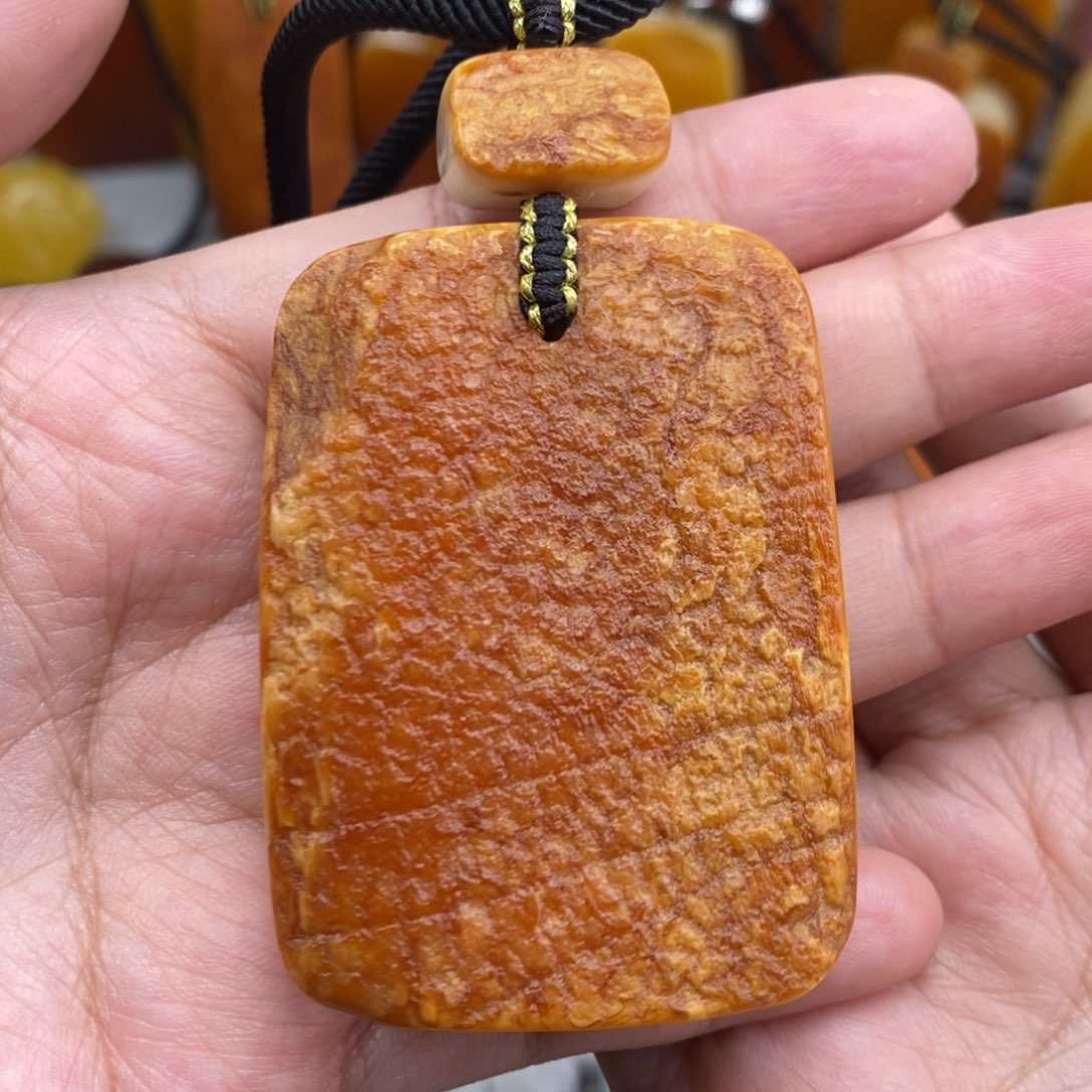 琥珀吊坠(赠链)未镶嵌杨*