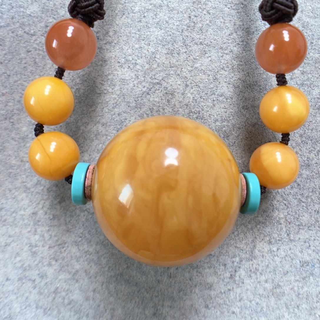 未镶嵌蜜蜡颈饰蜜蜡