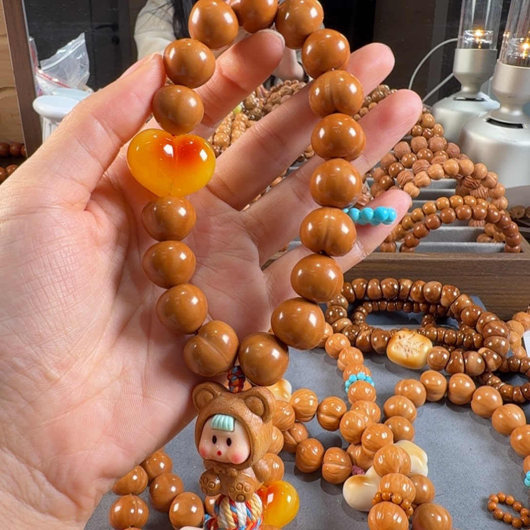 任***任猴头核桃吊坠光面屁桃绿卡15