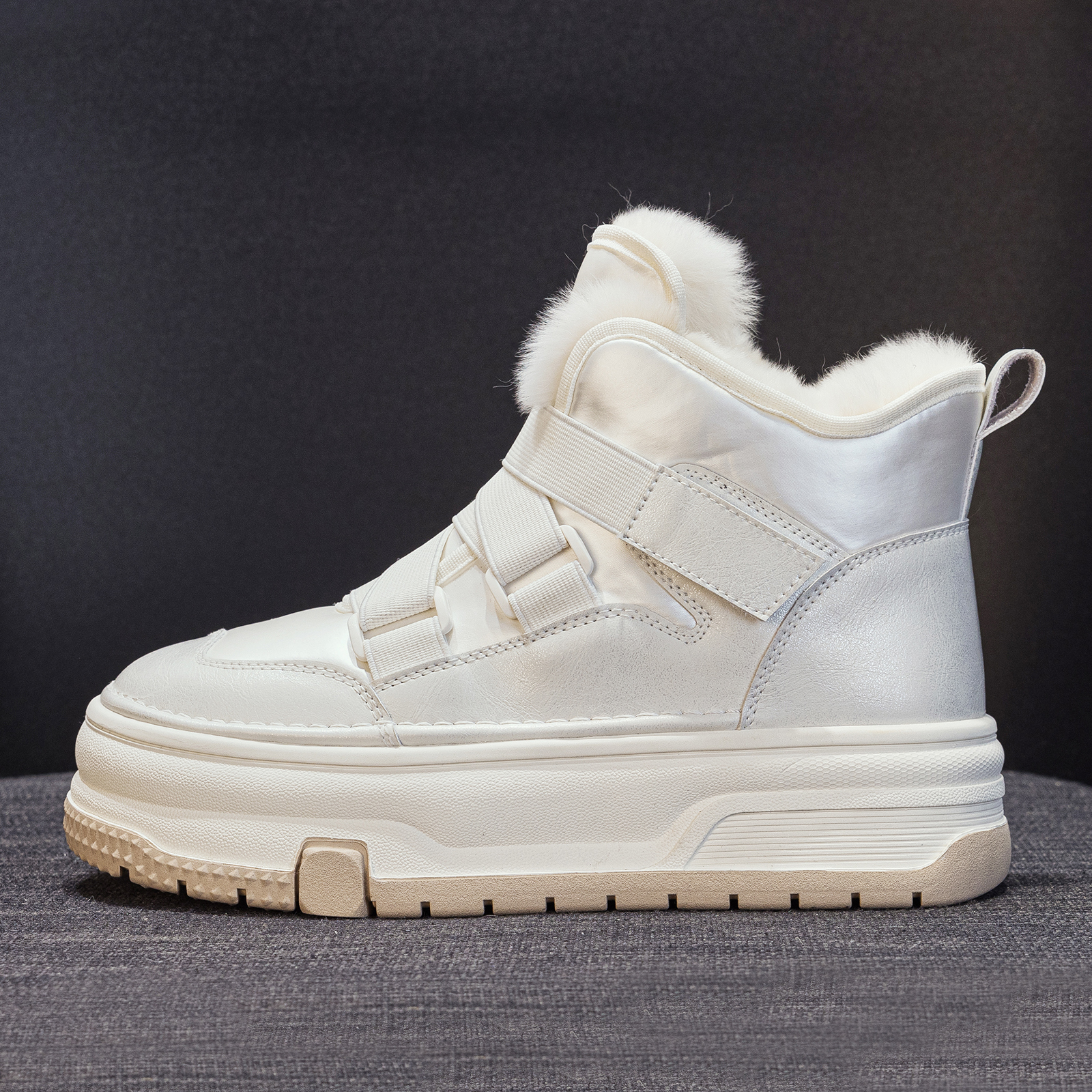 【新品】网红雪地靴女2025冬季加绒时尚板鞋厚底百搭高帮韩版休闲鞋