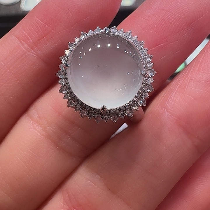 翡翠18K金镶嵌戒指冰种蛋面