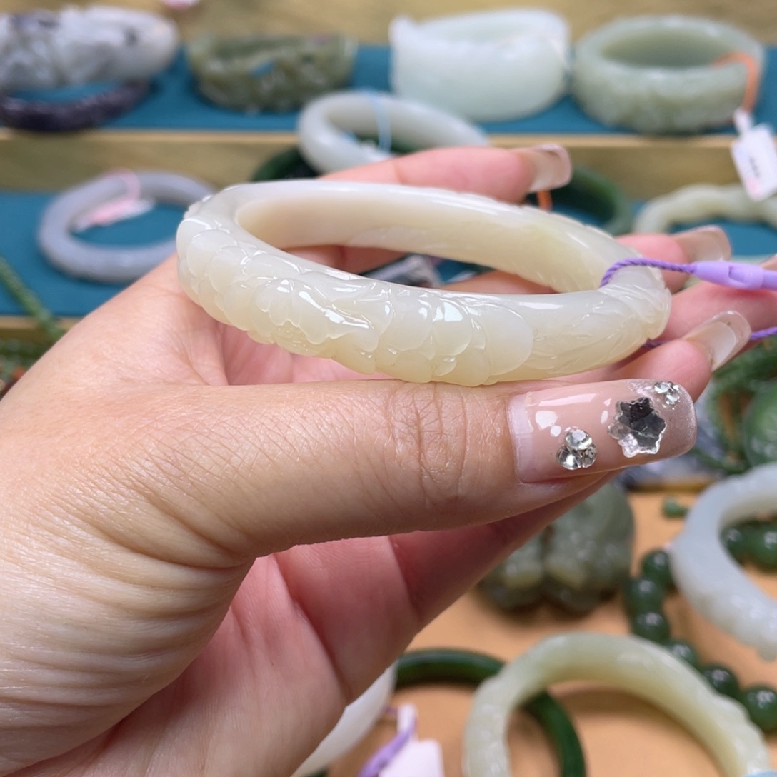 和田玉手镯未镶嵌81